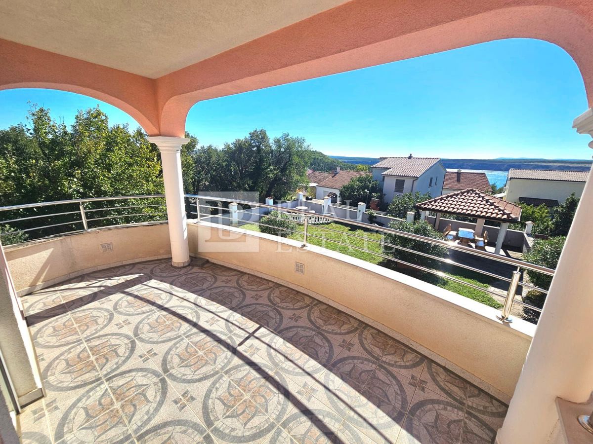 JADRANOVO - VENDITA ESCLUSIVA - quattro appartamenti con giardino e garage in centro