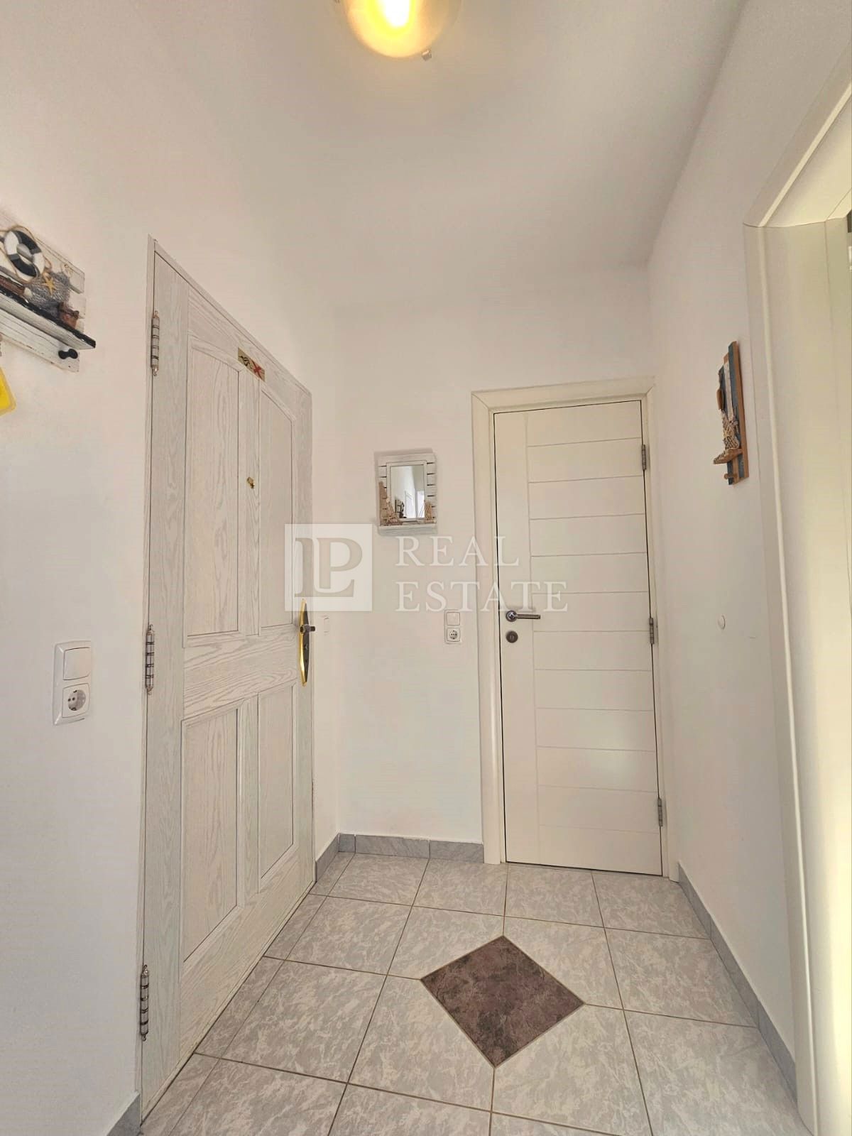 JADRANOVO - VENDITA ESCLUSIVA - quattro appartamenti con giardino e garage in centro