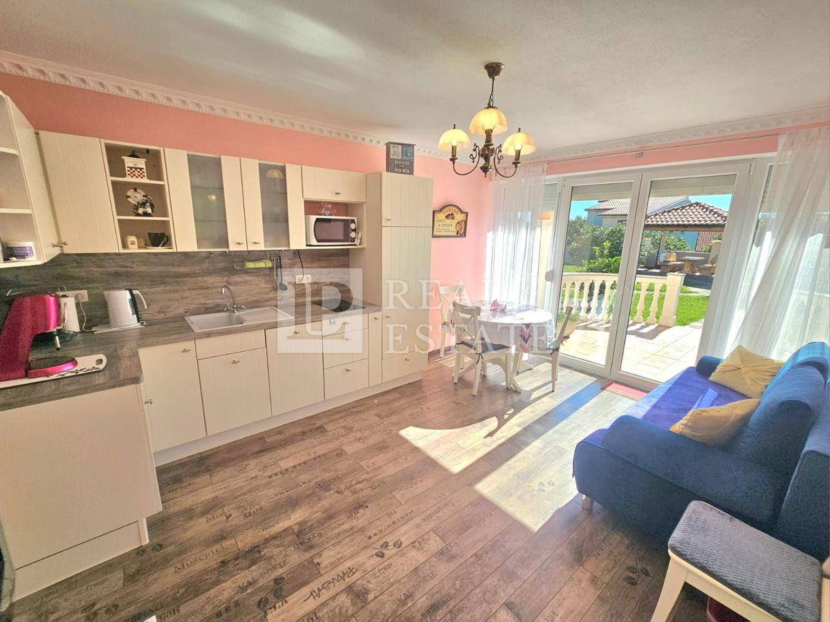 JADRANOVO - VENDITA ESCLUSIVA - quattro appartamenti con giardino e garage in centro