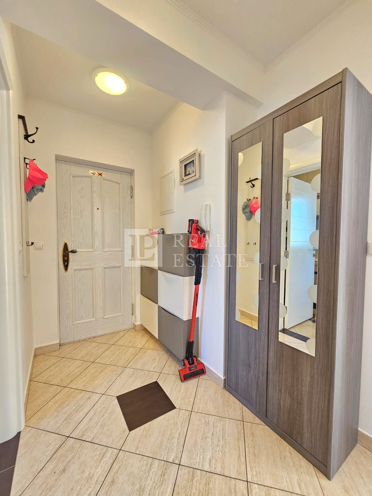 JADRANOVO - VENDITA ESCLUSIVA - quattro appartamenti con giardino e garage in centro