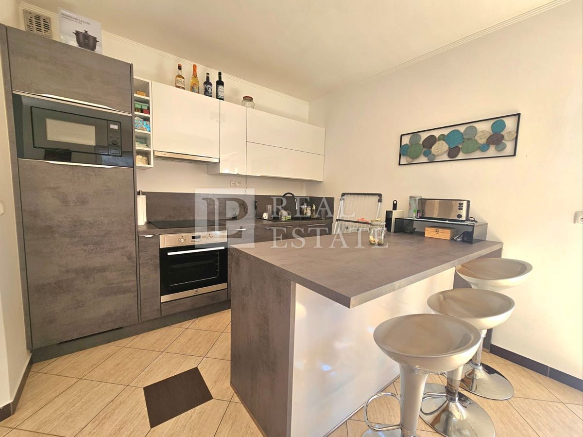 JADRANOVO - VENDITA ESCLUSIVA - quattro appartamenti con giardino e garage in centro