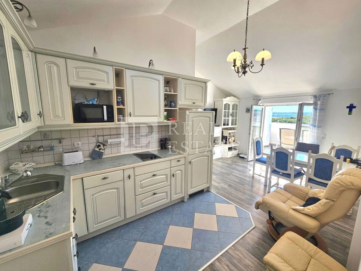 JADRANOVO - VENDITA ESCLUSIVA - quattro appartamenti con giardino e garage in centro