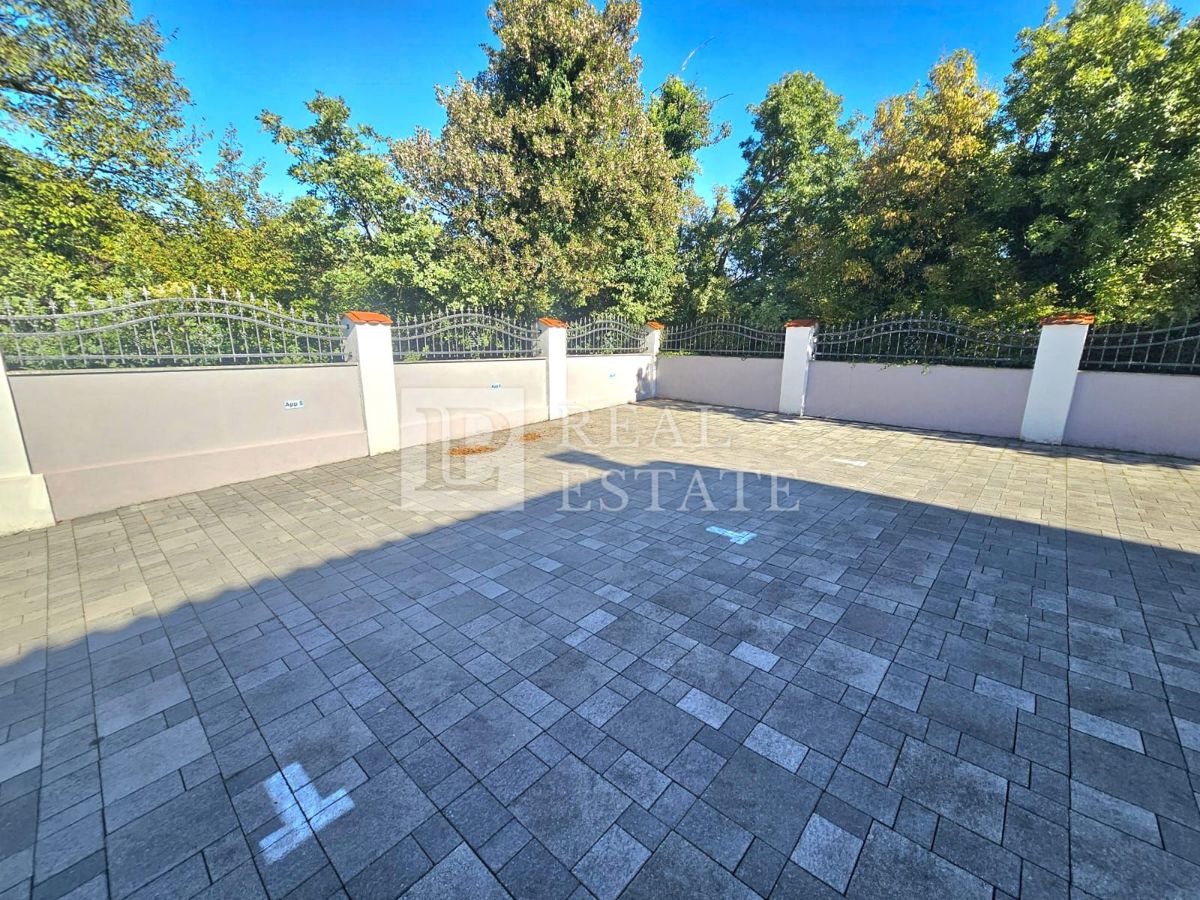 JADRANOVO - VENDITA ESCLUSIVA - quattro appartamenti con giardino e garage in centro