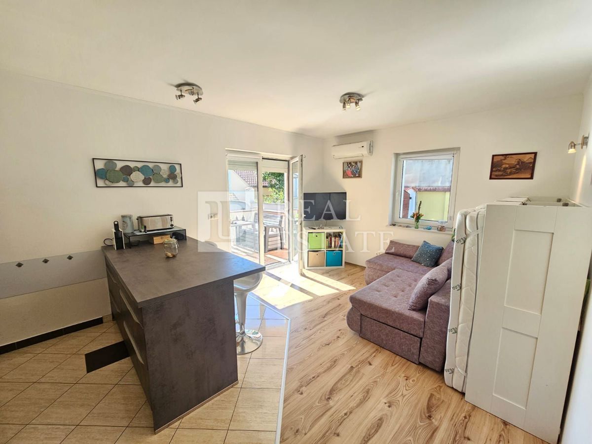 JADRANOVO - VENDITA ESCLUSIVA - quattro appartamenti con giardino e garage in centro