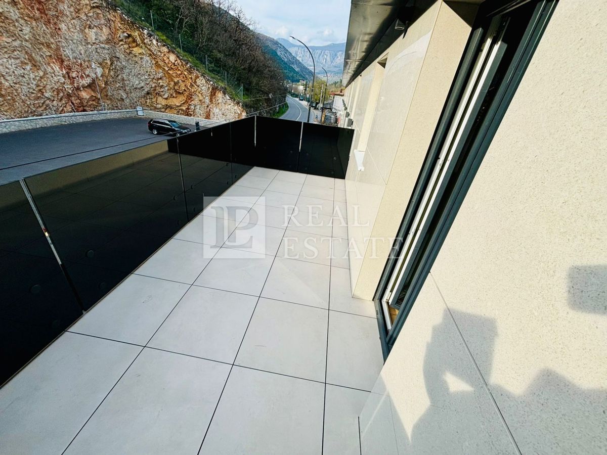 CRIKVENICA - lussuoso appartamento con balcone in un moderno edificio di nuova costruzione