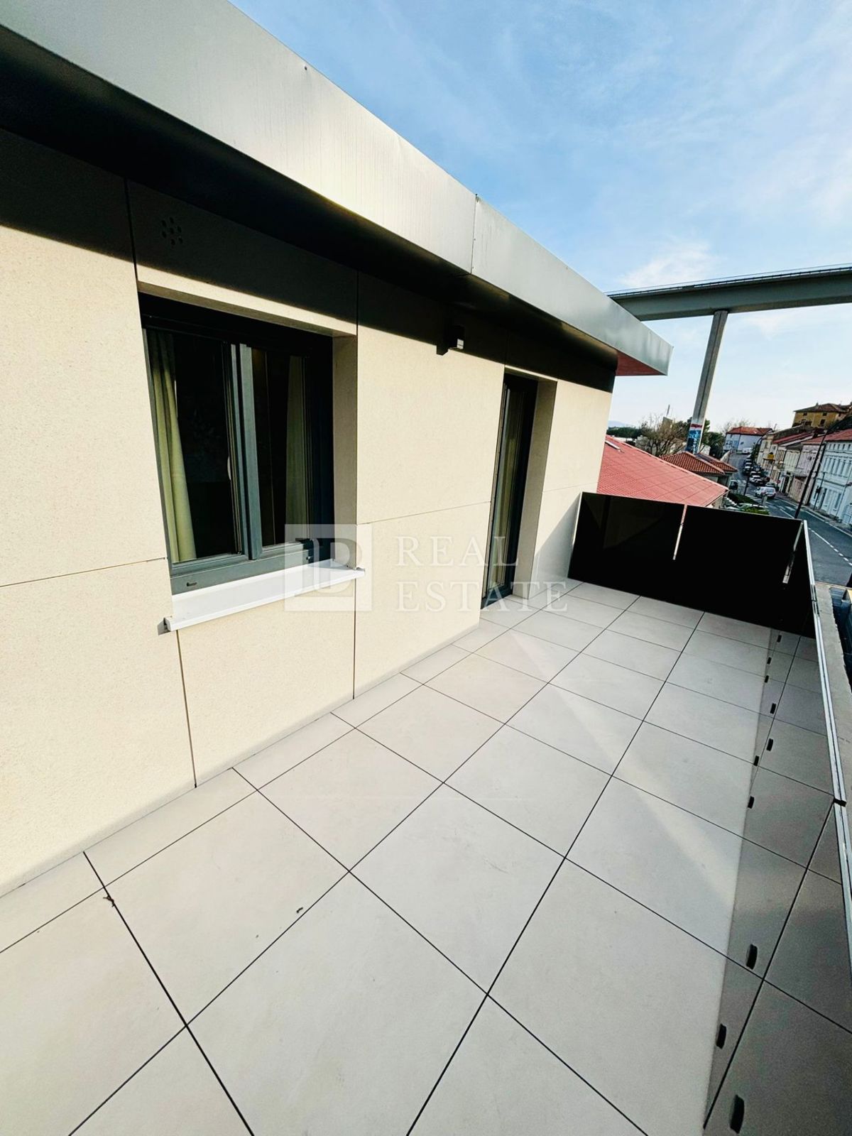 CRIKVENICA - lussuoso appartamento con balcone in un moderno edificio di nuova costruzione