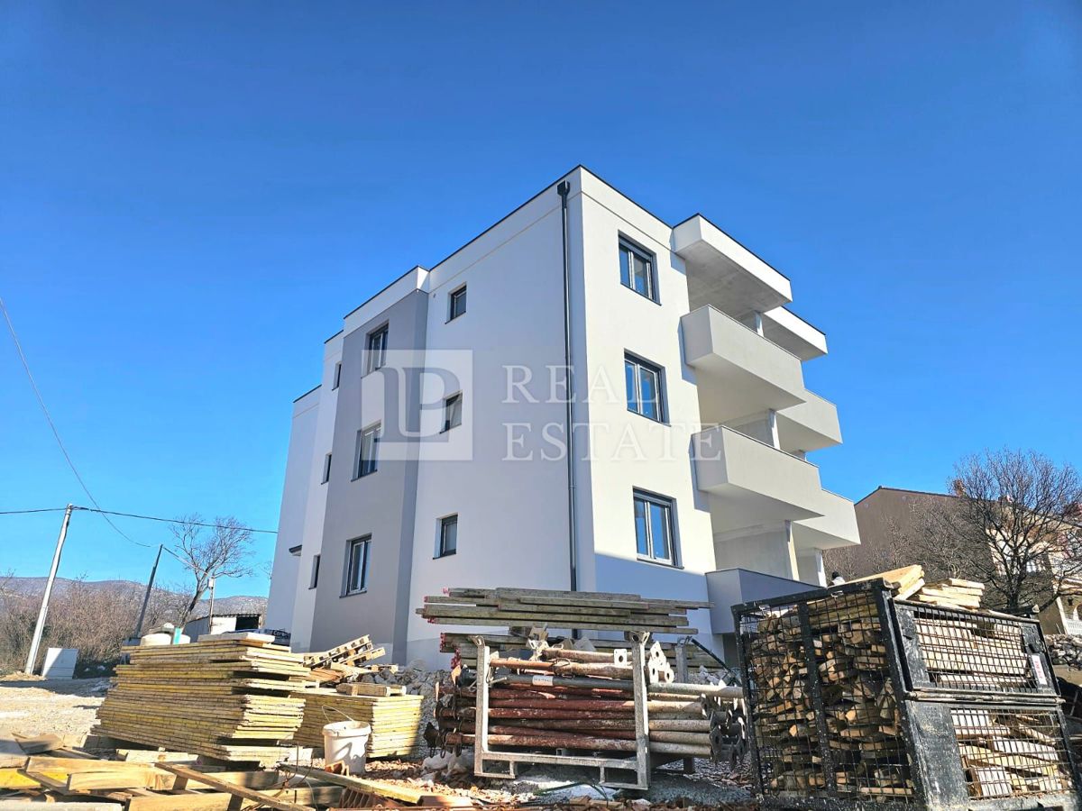 NOVI VINODOLSKI - appartamento con ampia terrazza in un moderno edificio di nuova costruzione