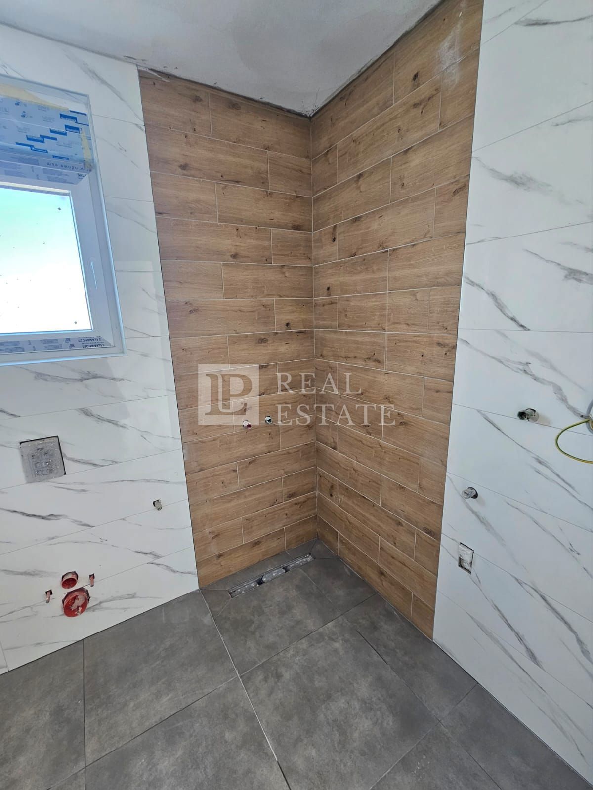 NOVI VINODOLSKI - appartamento con ampia terrazza in un moderno edificio di nuova costruzione