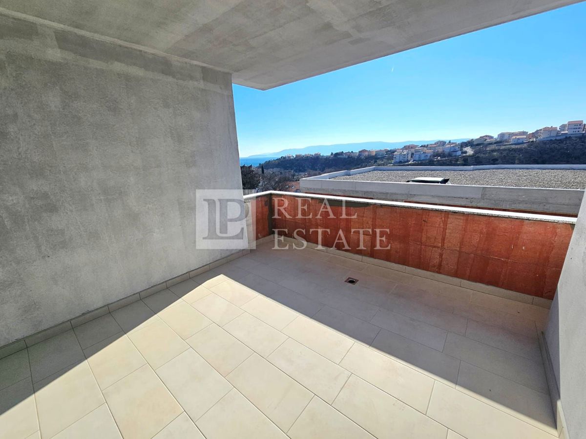 NOVI VINODOLSKI - appartamento con ampia terrazza in un moderno edificio di nuova costruzione