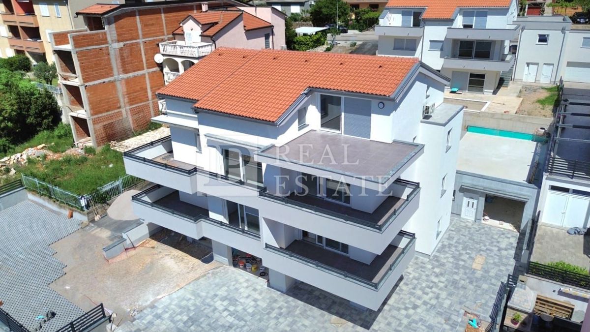 CRIKVENICA - appartamento con tre camere da letto in un lussuoso edificio nuovo