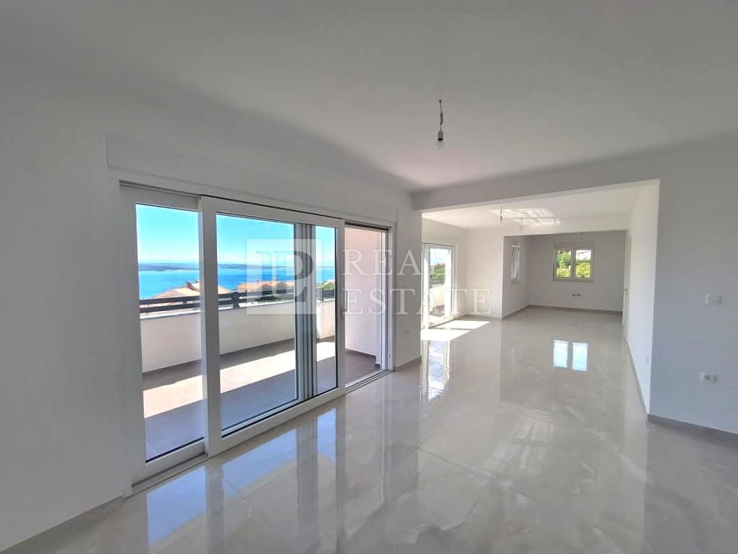 CRIKVENICA - appartamento con tre camere da letto in un lussuoso edificio nuovo