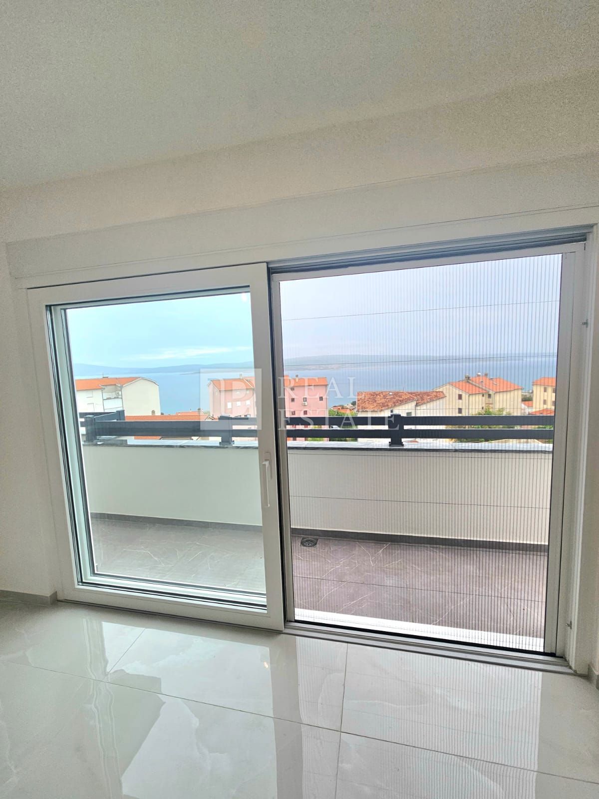 CRIKVENICA - appartamento con tre camere da letto in un lussuoso edificio nuovo