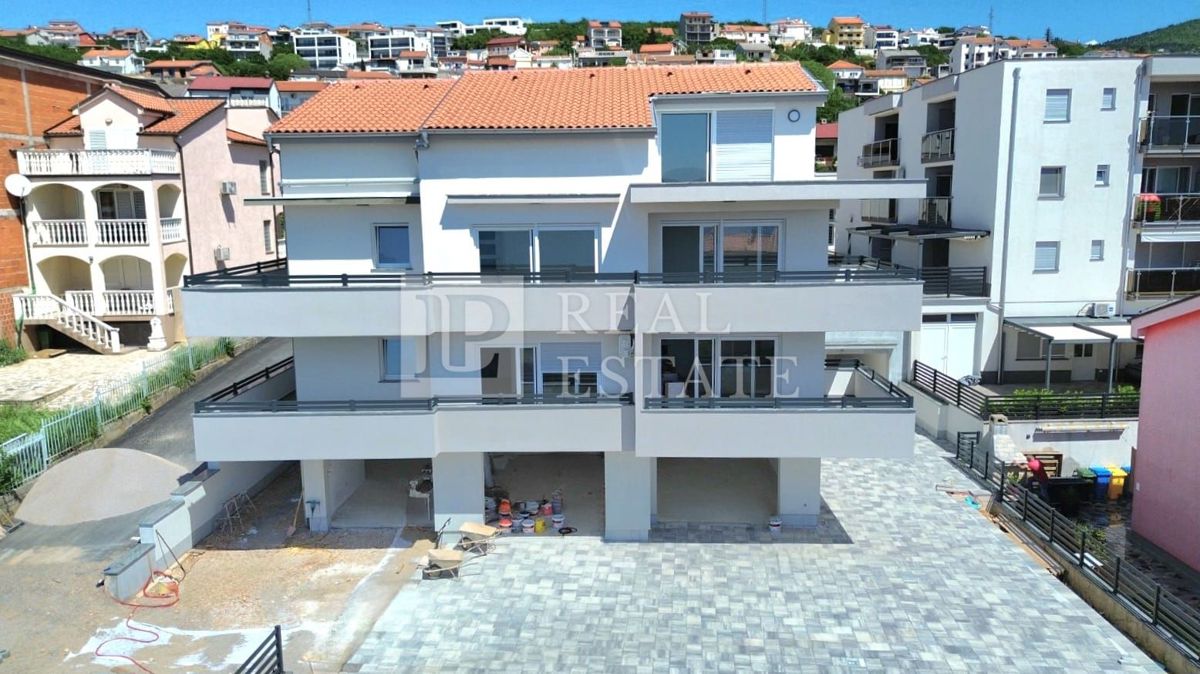 CRIKVENICA - appartamento con tre camere da letto in un lussuoso edificio nuovo