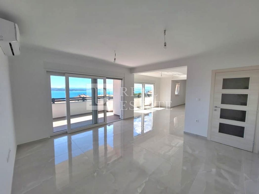 CRIKVENICA - appartamento con tre camere da letto in un lussuoso edificio nuovo