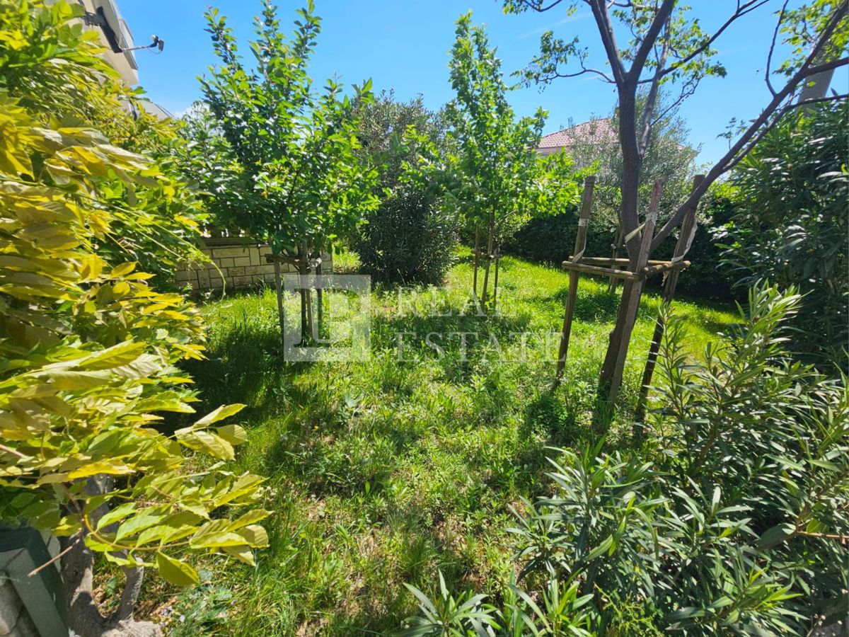 NOVI VINODOLSKI - appartamento con terrazza e giardino