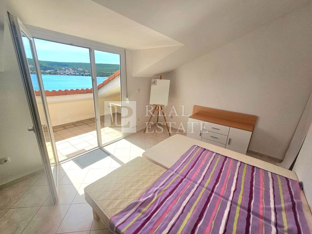 ČIŽIĆI, ISOLA DI KRK - appartamento in seconda fila al mare