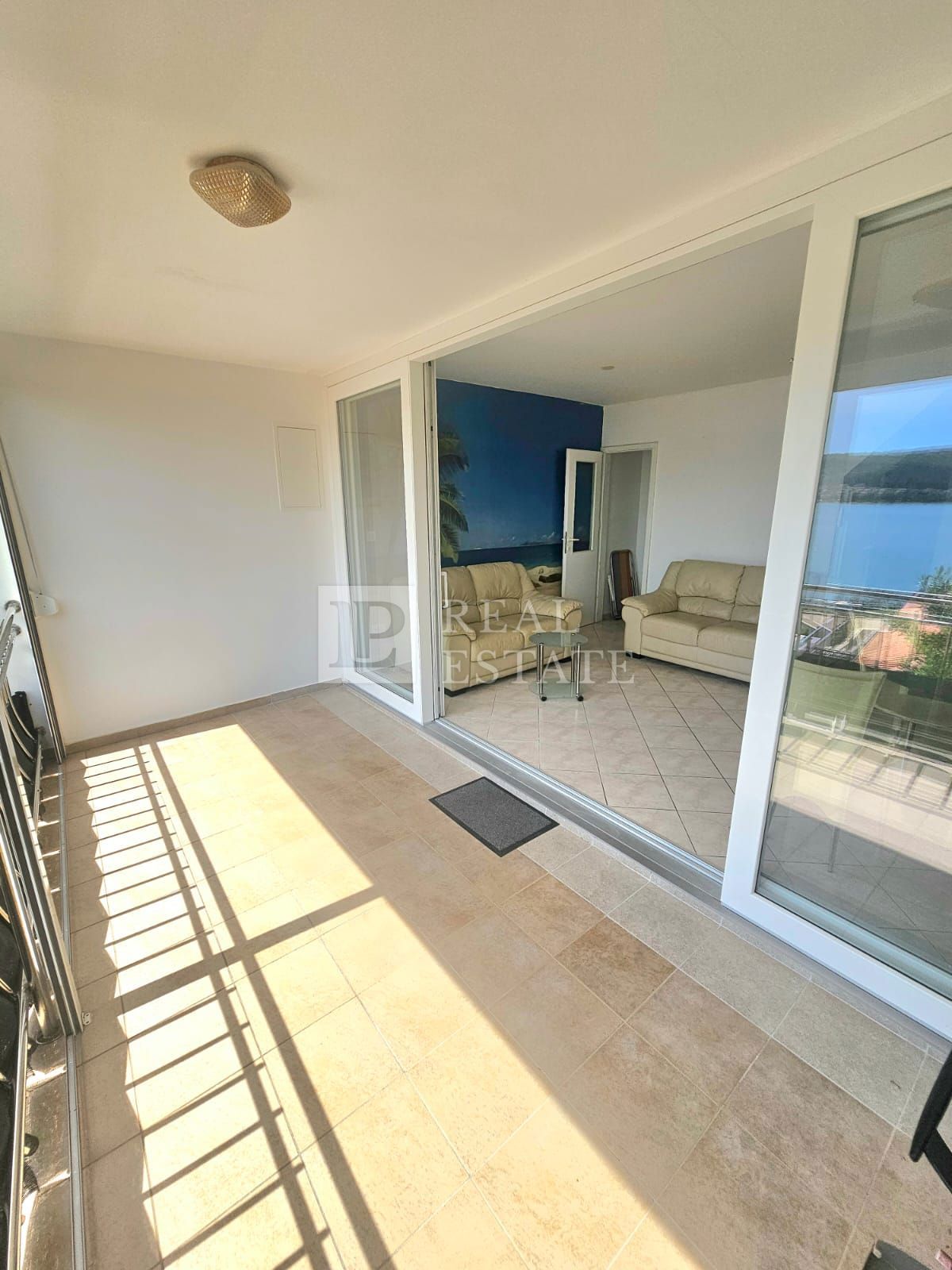 ČIŽIĆI, ISOLA DI KRK - appartamento in seconda fila al mare