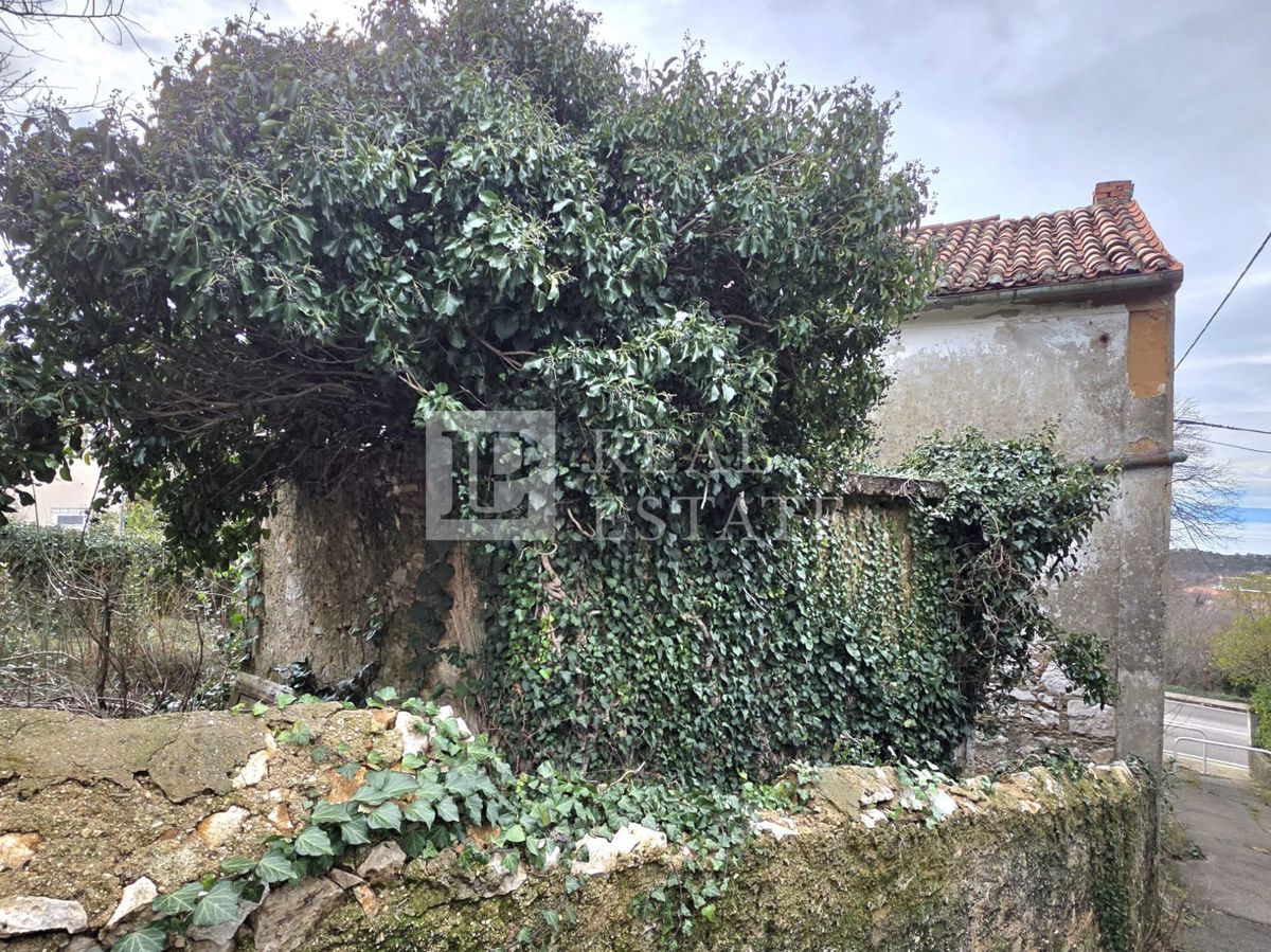 KRALJEVICA - casa indipendente in pietra con cortile
