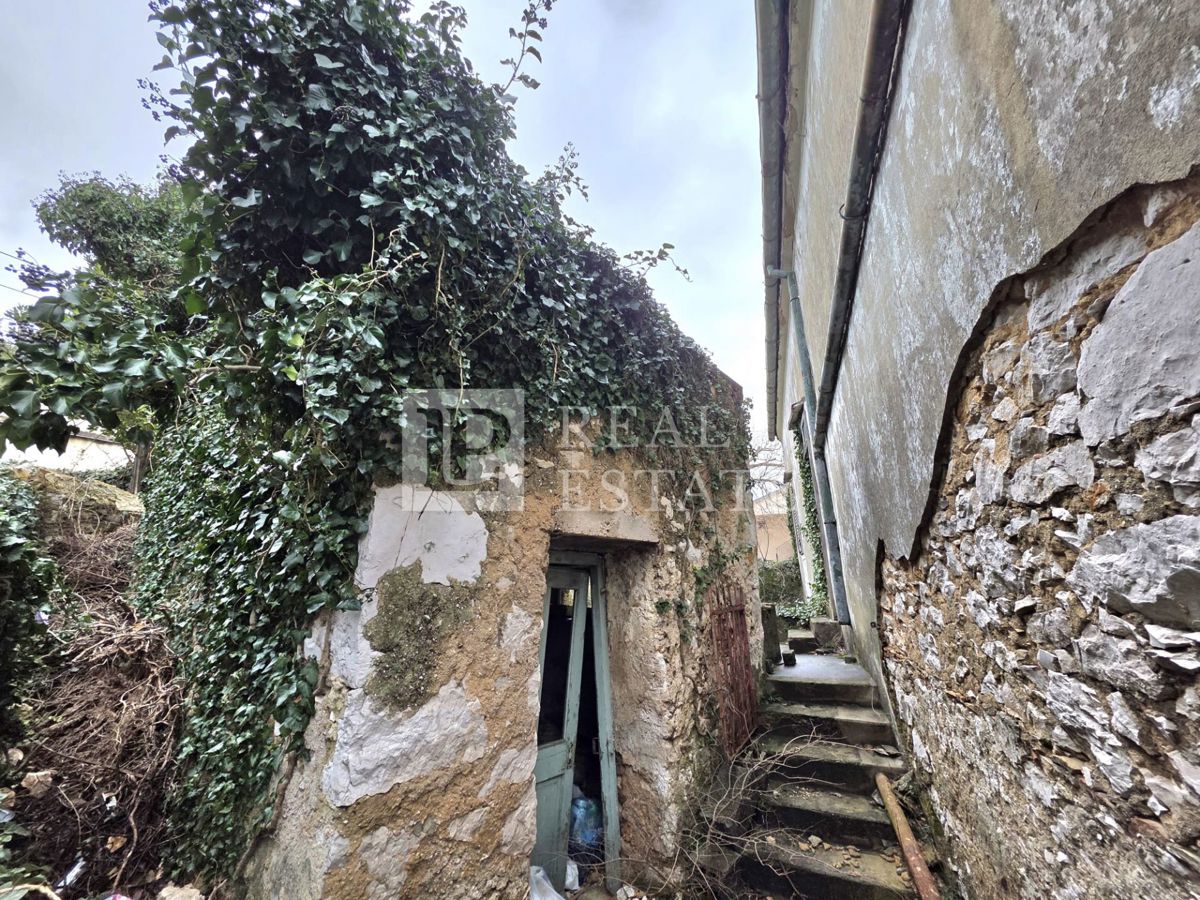 KRALJEVICA - casa indipendente in pietra con cortile