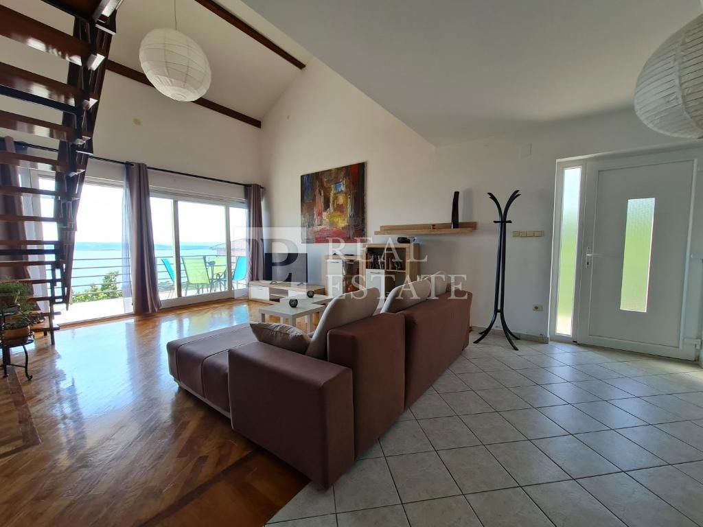 CRIKVENICA - splendida casa di 602 m2 con piscina vicino al mare