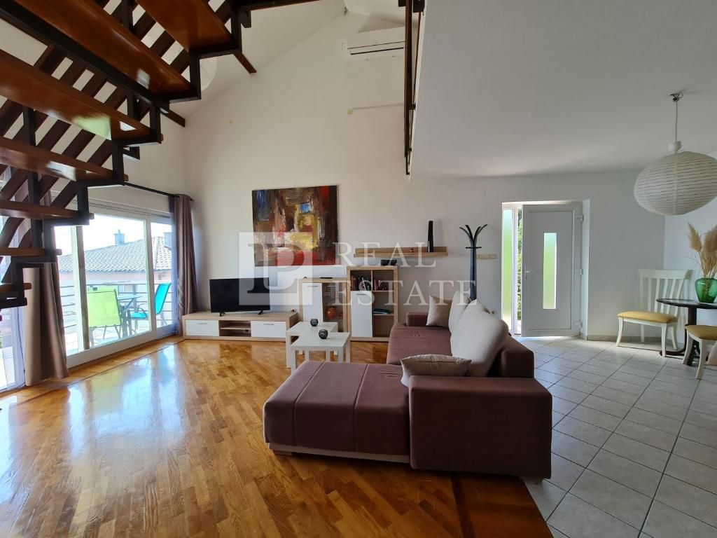 CRIKVENICA - splendida casa di 602 m2 con piscina vicino al mare