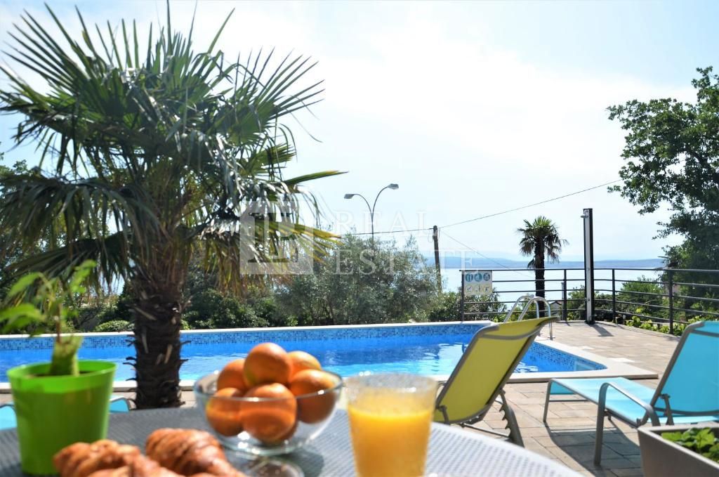 CRIKVENICA - splendida casa di 602 m2 con piscina vicino al mare