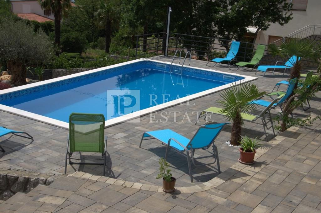 CRIKVENICA - splendida casa di 602 m2 con piscina vicino al mare