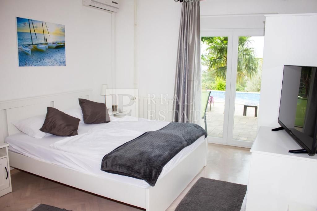 CRIKVENICA - splendida casa di 602 m2 con piscina vicino al mare