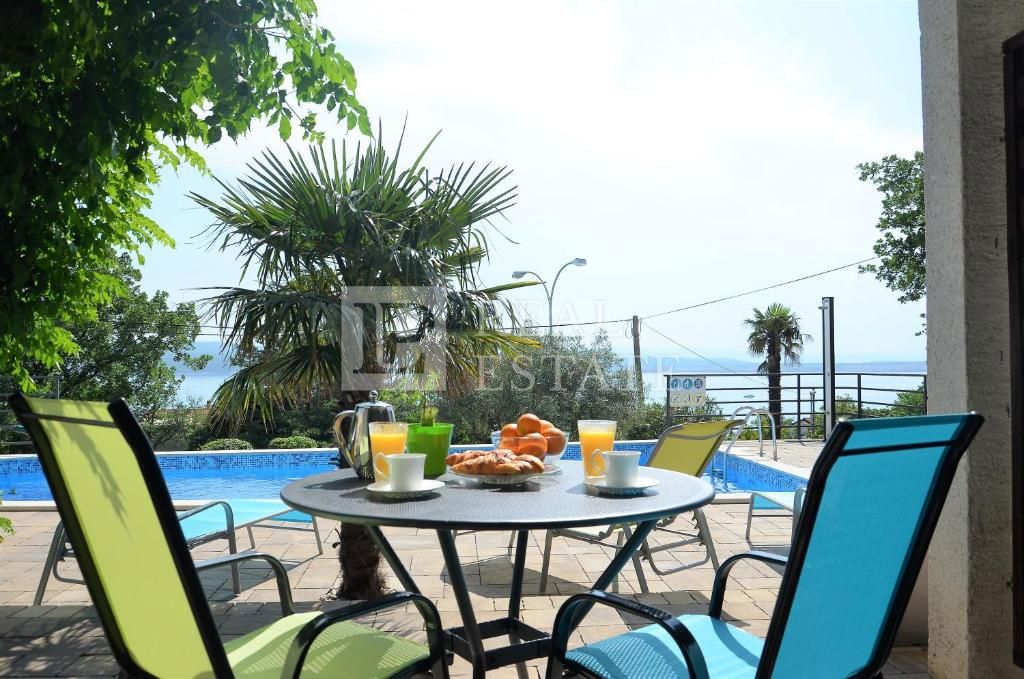 CRIKVENICA - splendida casa di 602 m2 con piscina vicino al mare