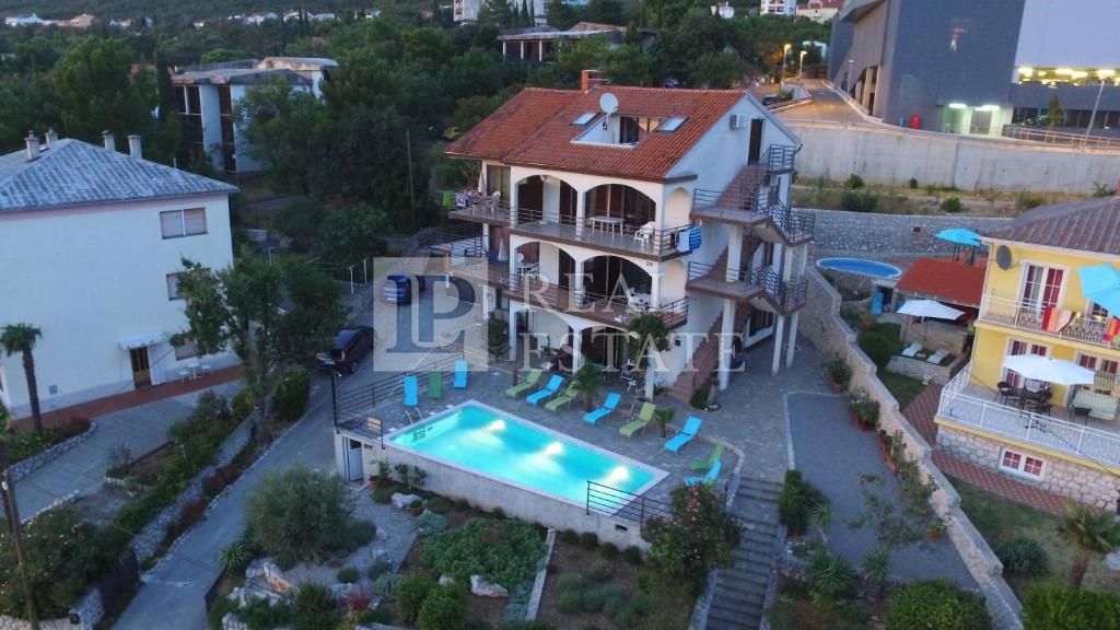 CRIKVENICA - splendida casa di 602 m2 con piscina vicino al mare