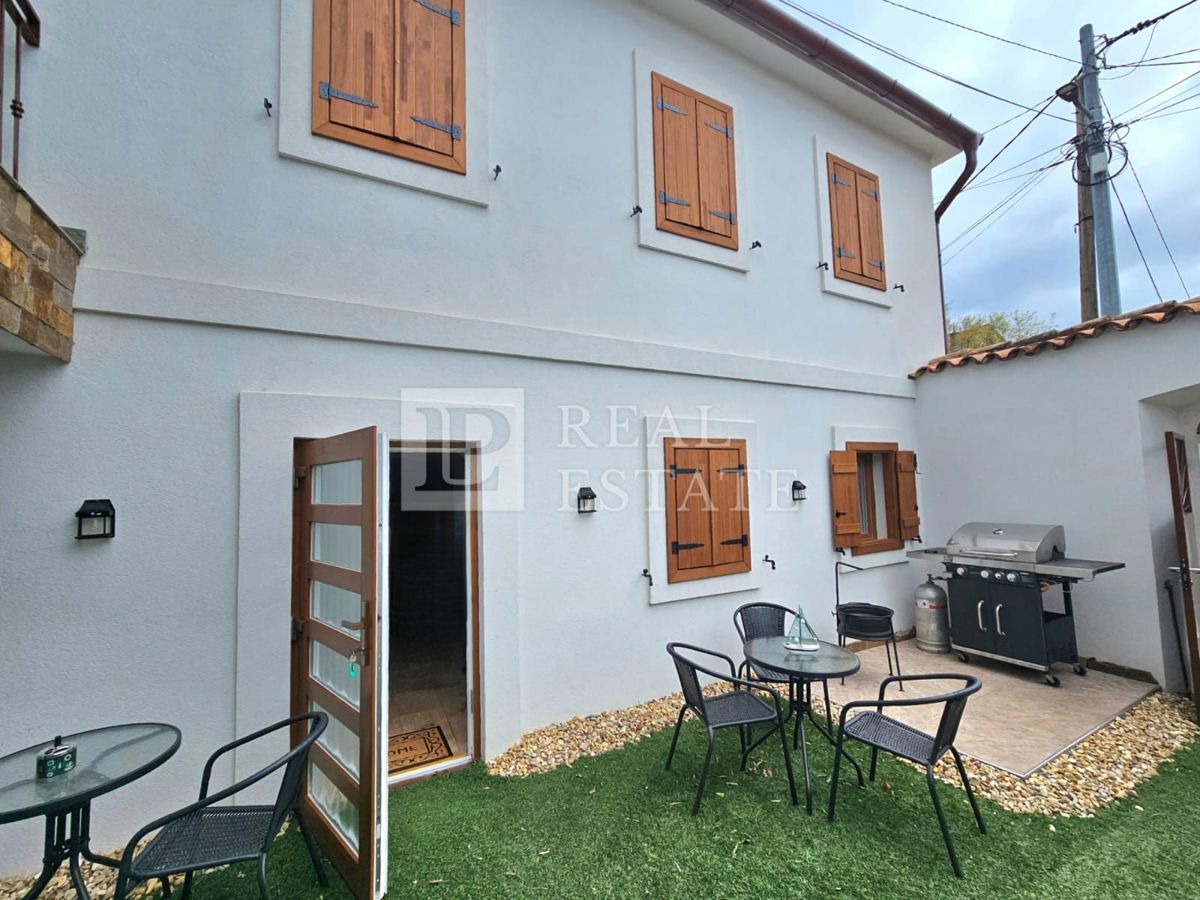 CRIKVENICA - casa con 3 appartamenti splendidamente arredati e un cortile