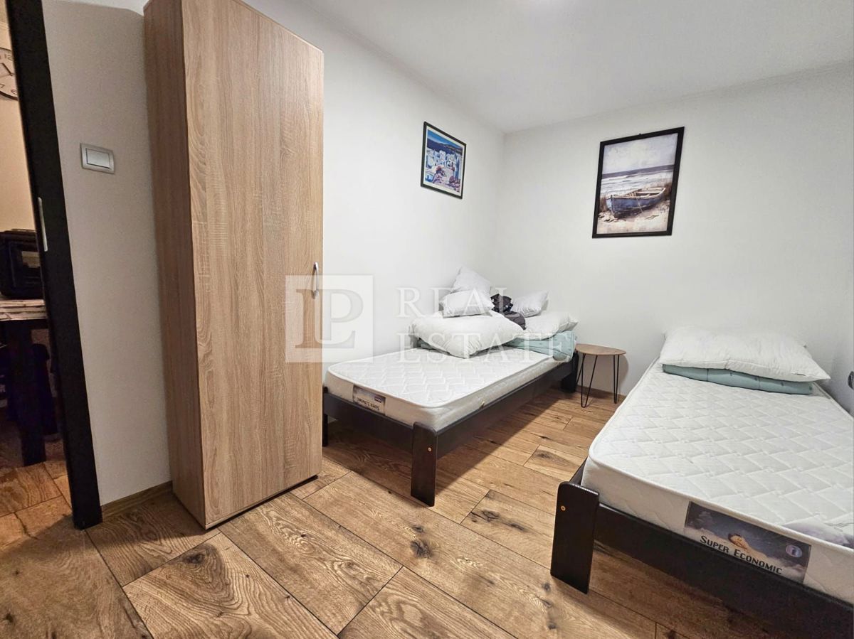 CRIKVENICA - casa con 3 appartamenti splendidamente arredati e un cortile