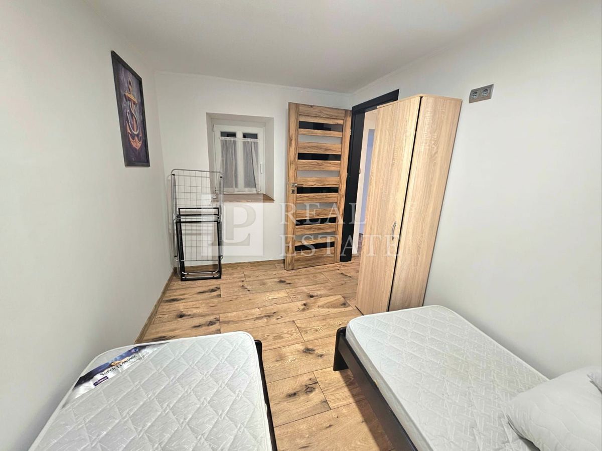 CRIKVENICA - casa con 3 appartamenti splendidamente arredati e un cortile