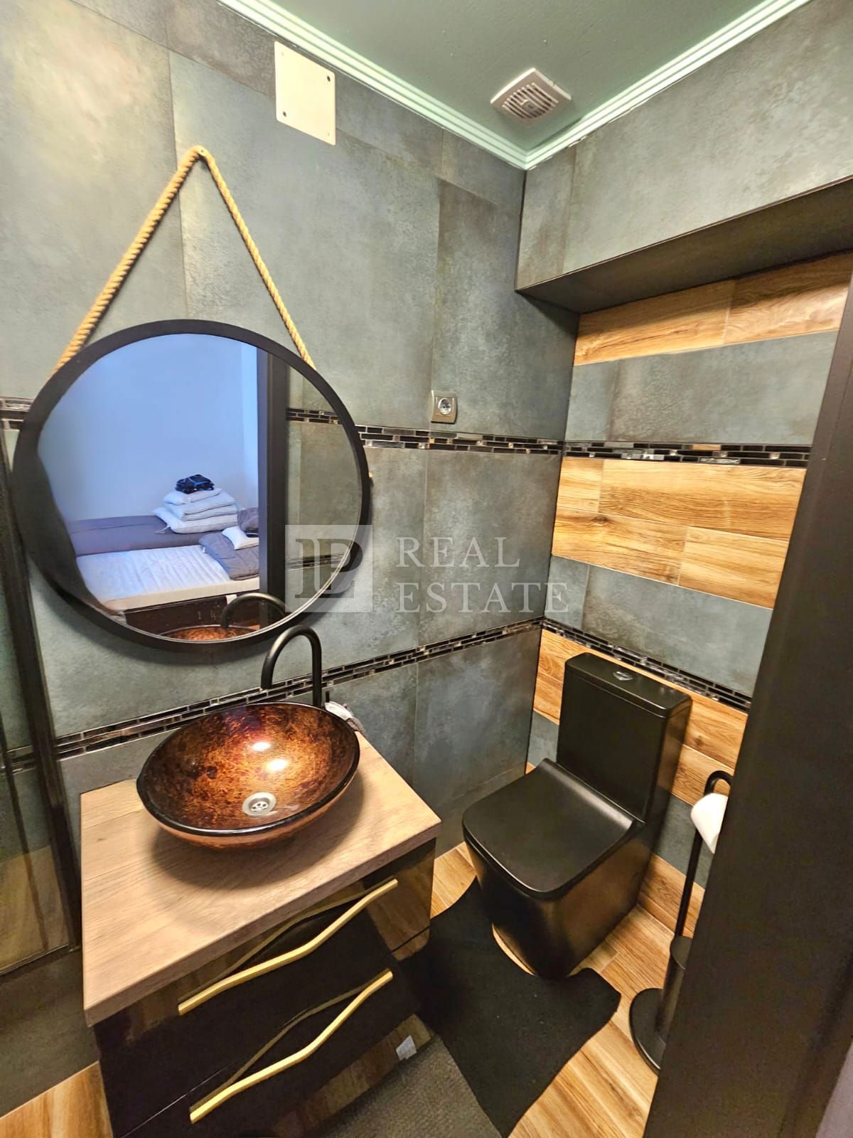 CRIKVENICA - casa con 3 appartamenti splendidamente arredati e un cortile