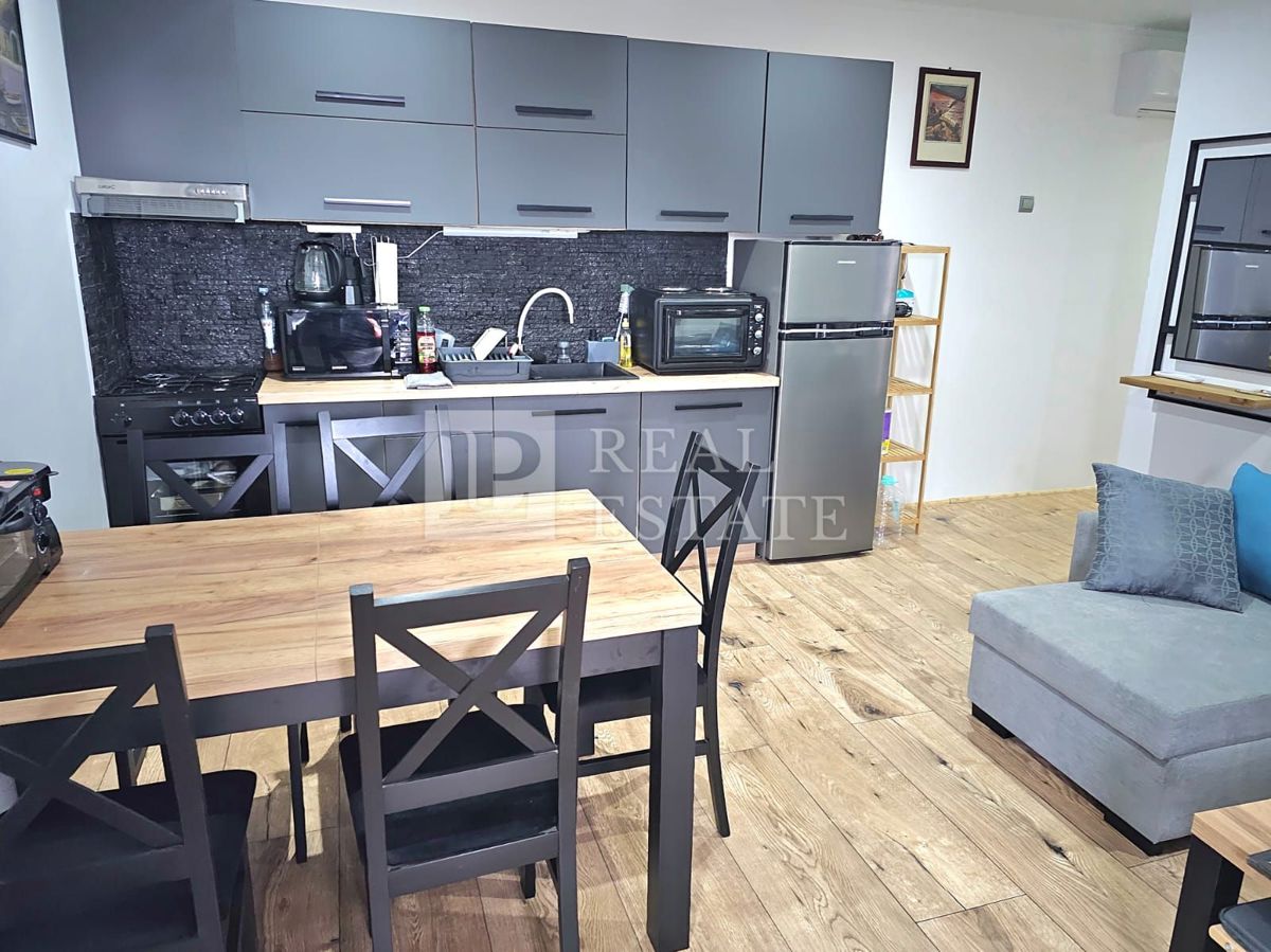 CRIKVENICA - casa con 3 appartamenti splendidamente arredati e un cortile