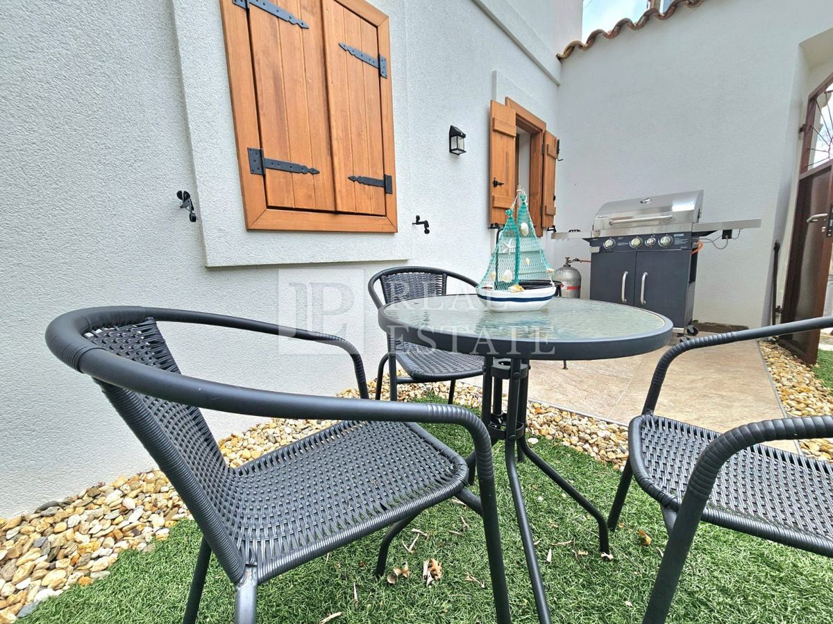 CRIKVENICA - casa con 3 appartamenti splendidamente arredati e un cortile