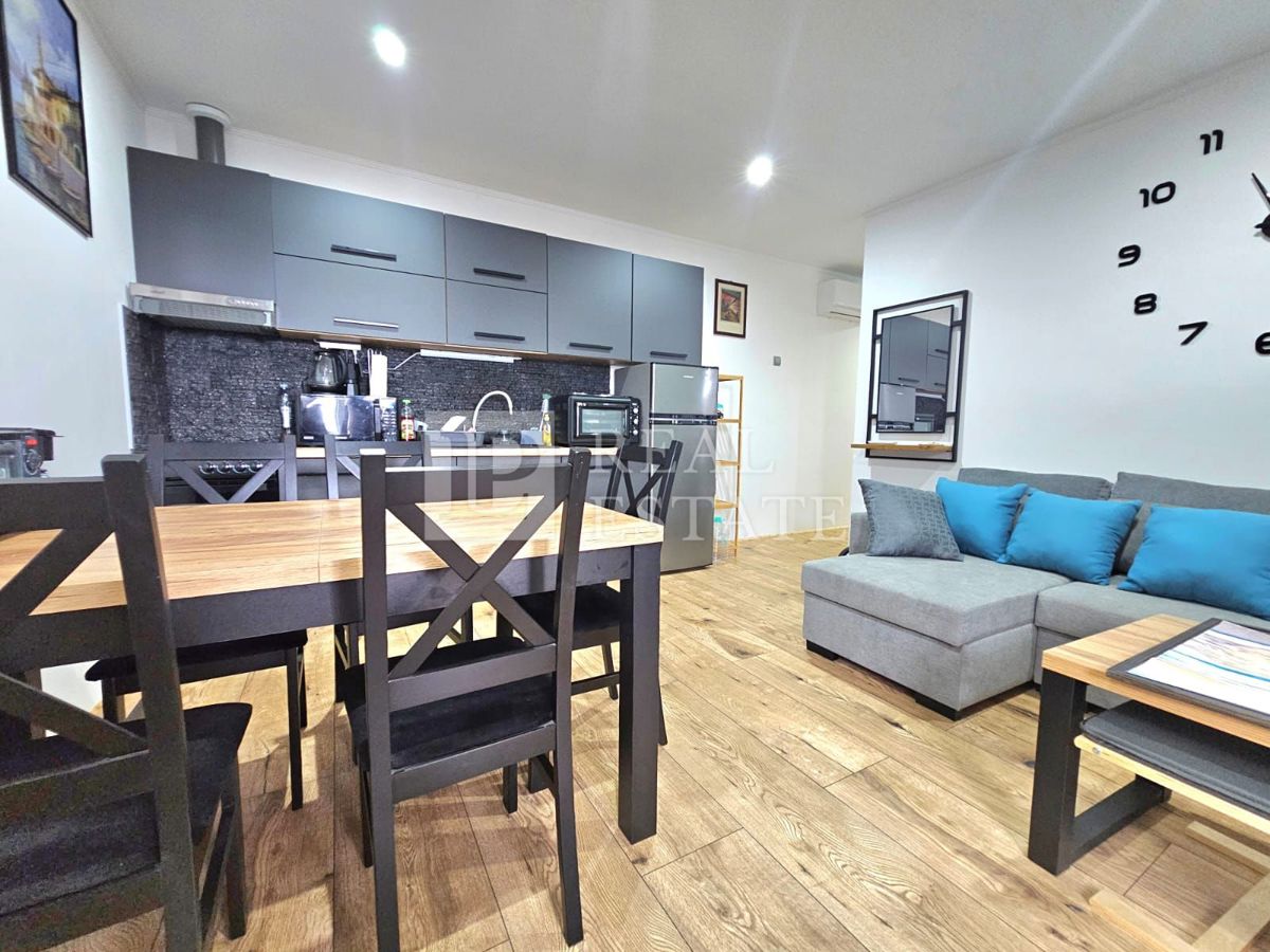 CRIKVENICA - casa con 3 appartamenti splendidamente arredati e un cortile