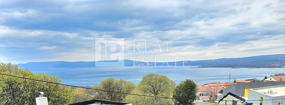 CRIKVENICA - casa con 3 appartamenti splendidamente arredati e un cortile