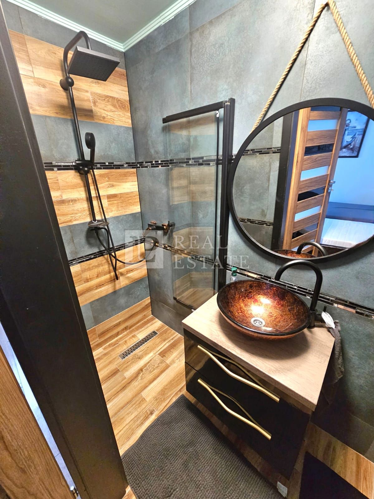 CRIKVENICA - casa con 3 appartamenti splendidamente arredati e un cortile