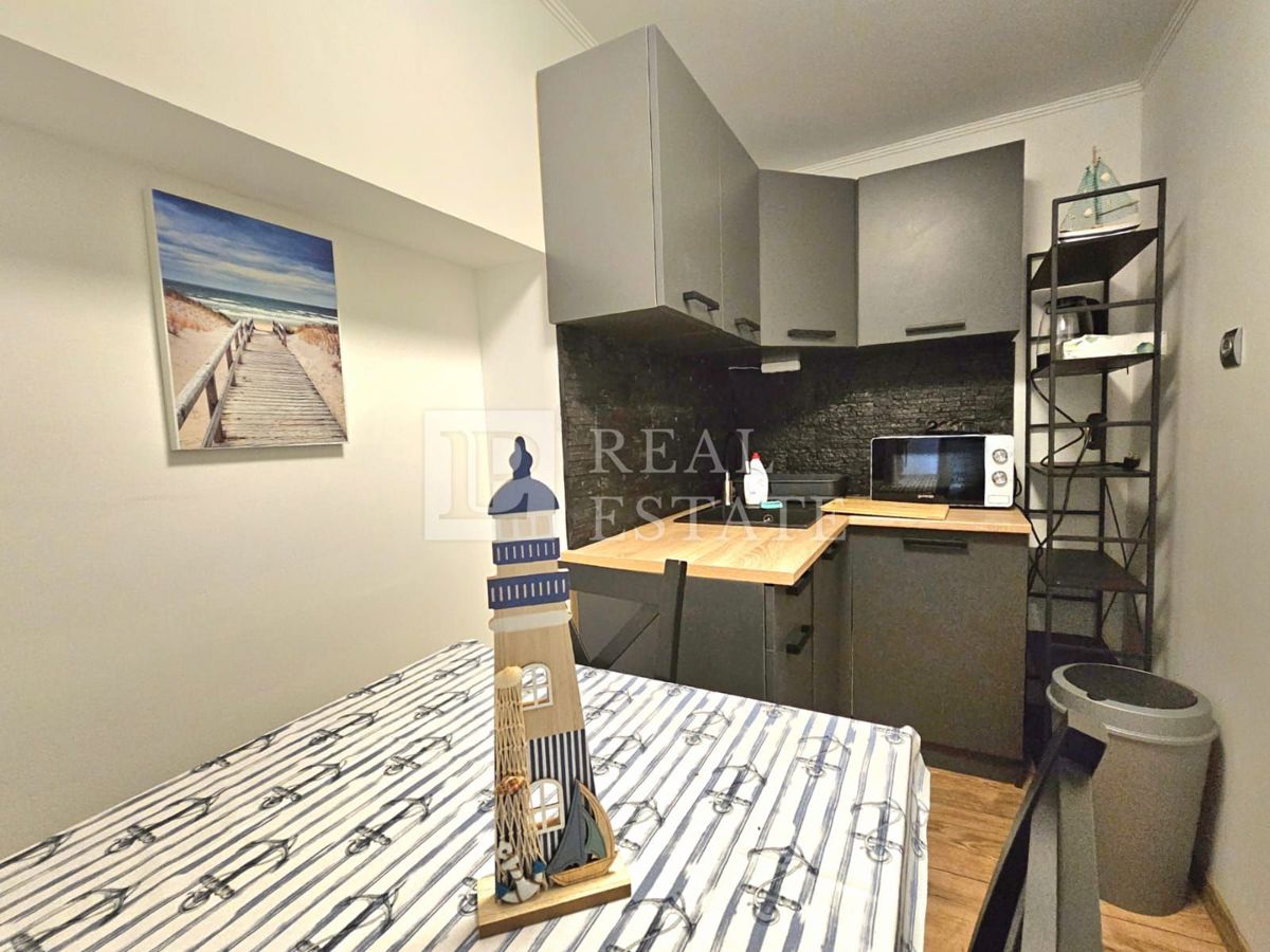 CRIKVENICA - casa con 3 appartamenti splendidamente arredati e un cortile