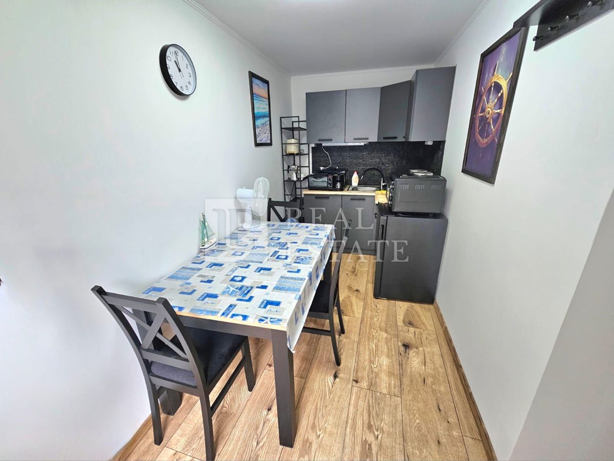 CRIKVENICA - casa con 3 appartamenti splendidamente arredati e un cortile