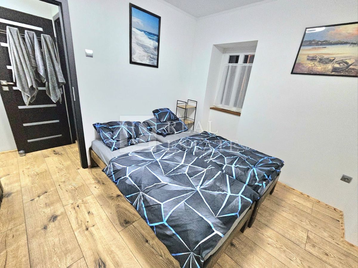 CRIKVENICA - casa con 3 appartamenti splendidamente arredati e un cortile