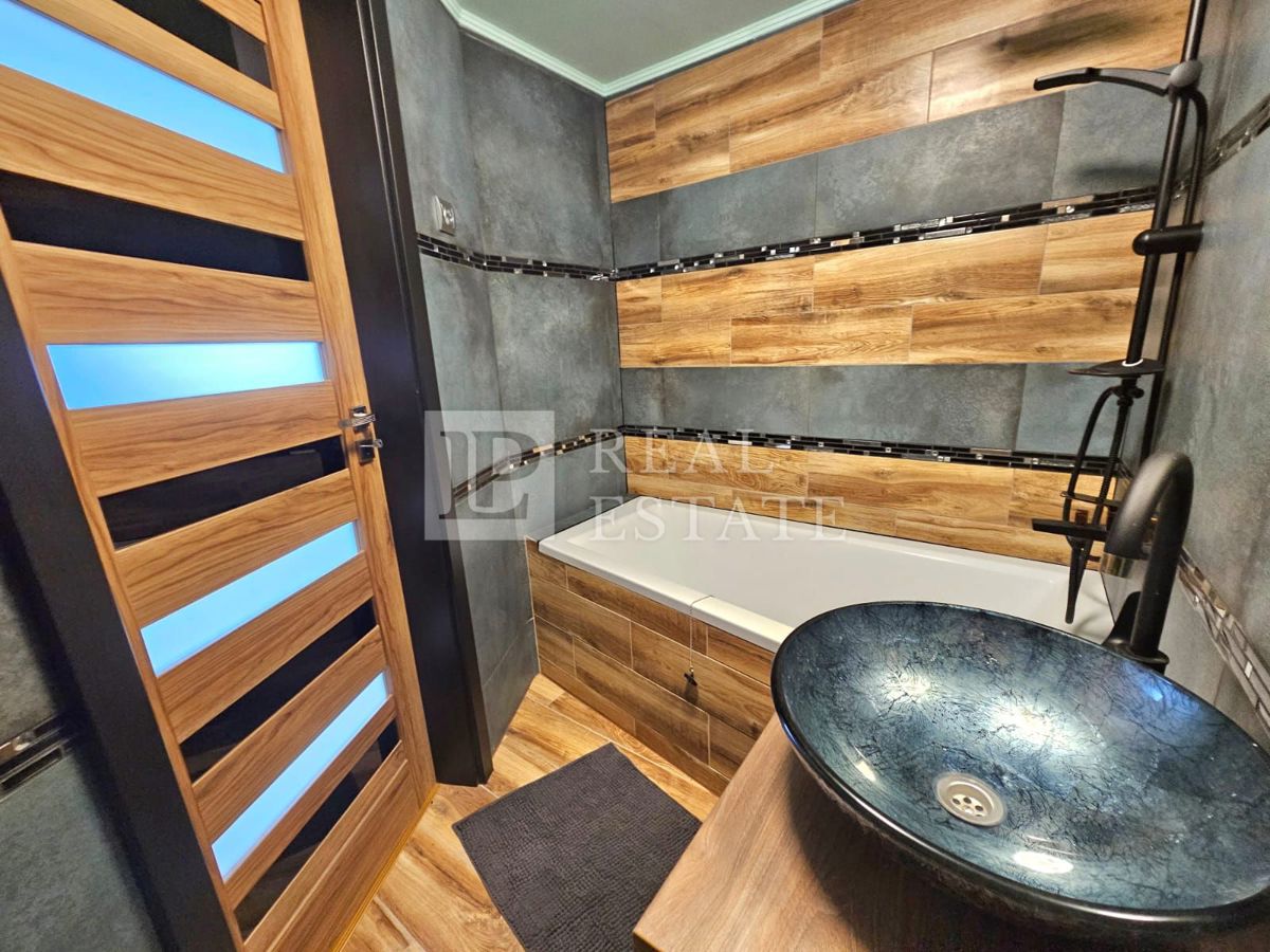 CRIKVENICA - casa con 3 appartamenti splendidamente arredati e un cortile