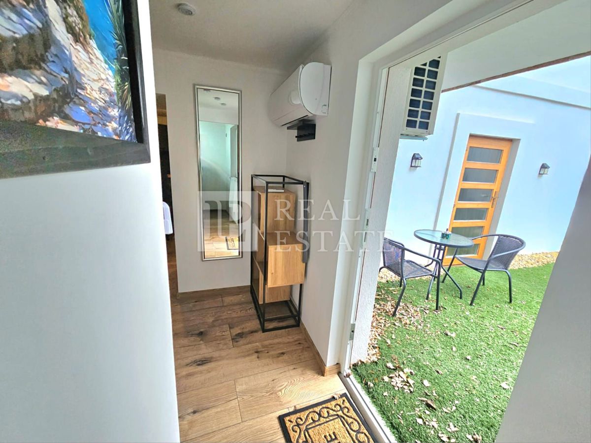 CRIKVENICA - casa con 3 appartamenti splendidamente arredati e un cortile