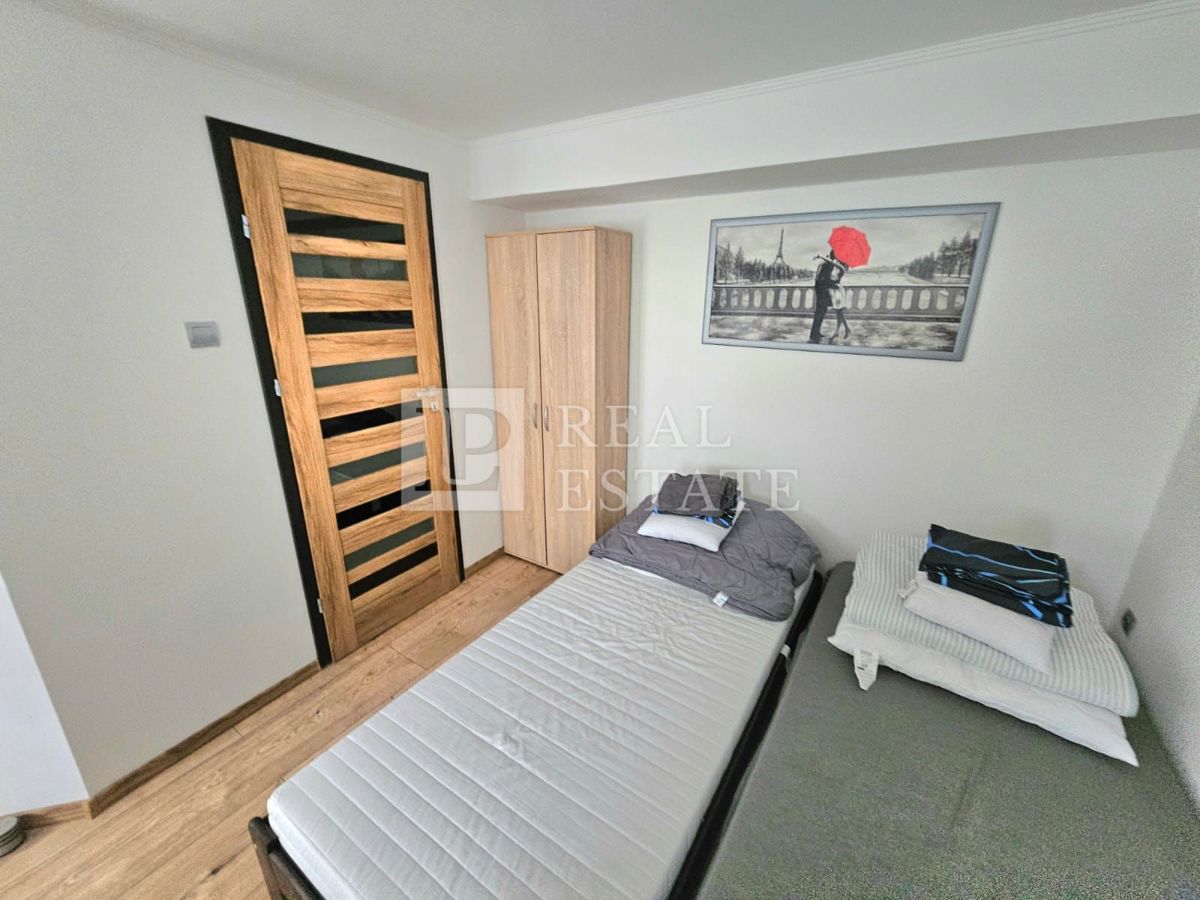 CRIKVENICA - casa con 3 appartamenti splendidamente arredati e un cortile