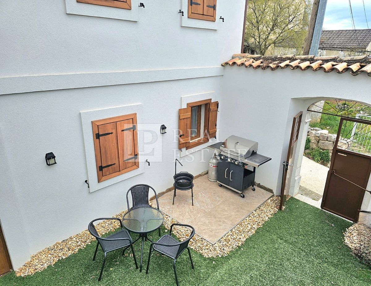 CRIKVENICA - casa con 3 appartamenti splendidamente arredati e un cortile