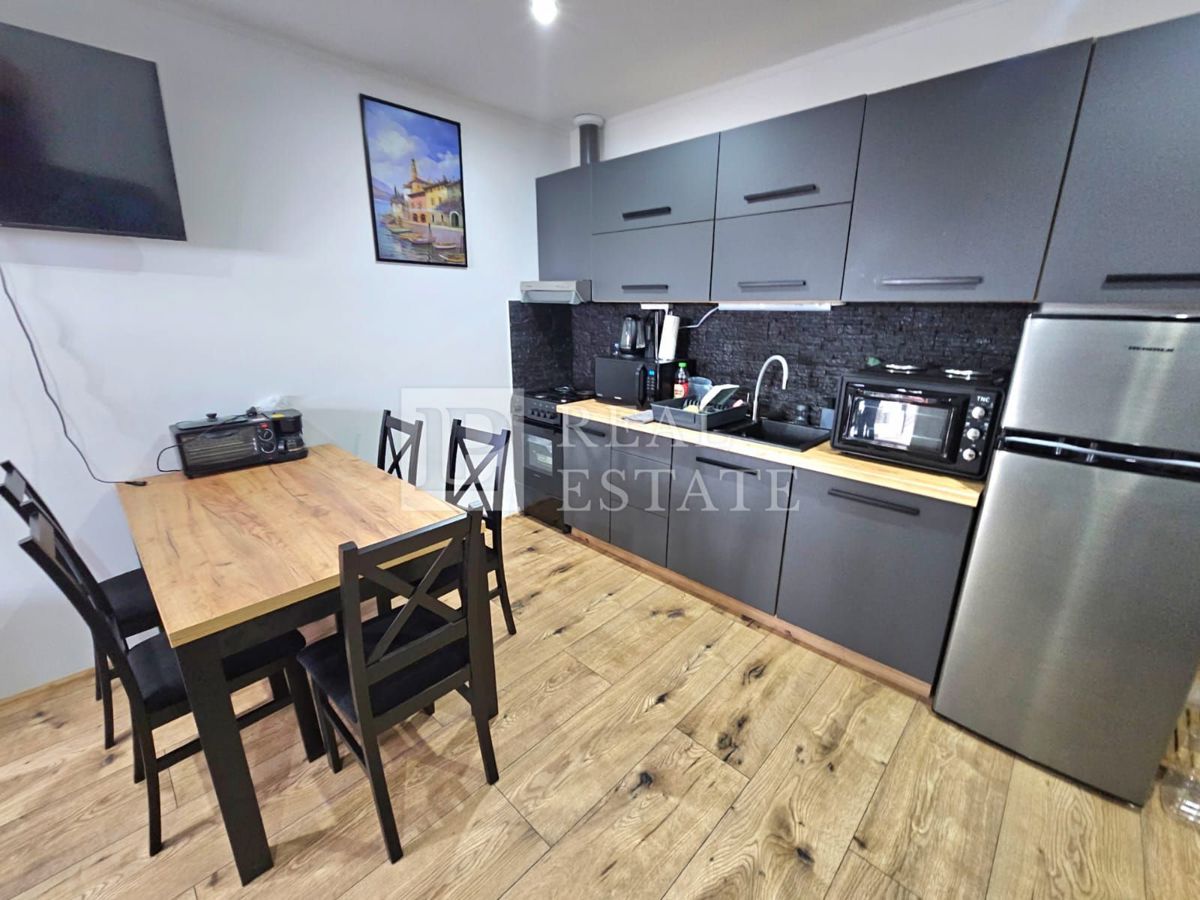 CRIKVENICA - casa con 3 appartamenti splendidamente arredati e un cortile