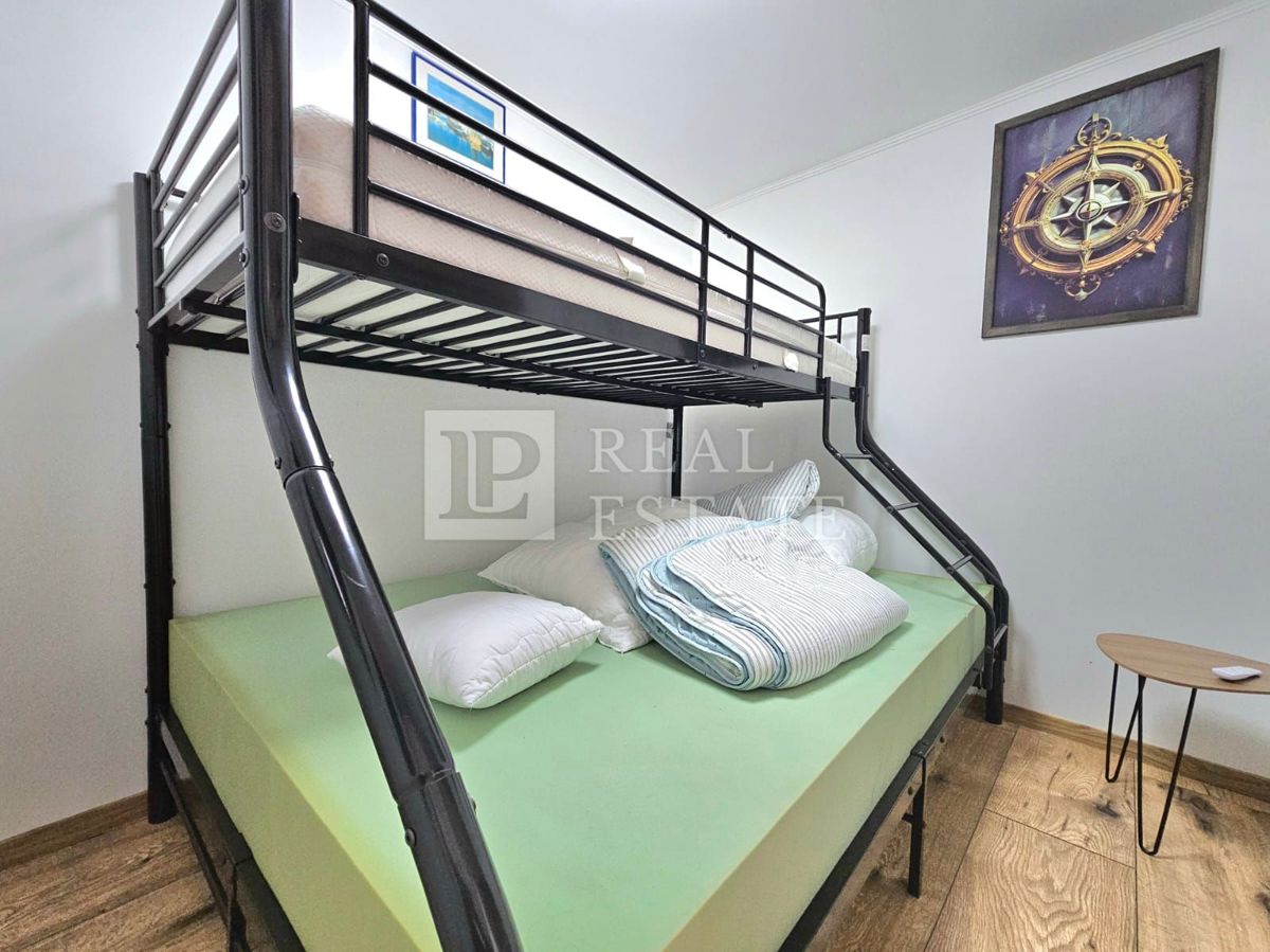 CRIKVENICA - casa con 3 appartamenti splendidamente arredati e un cortile