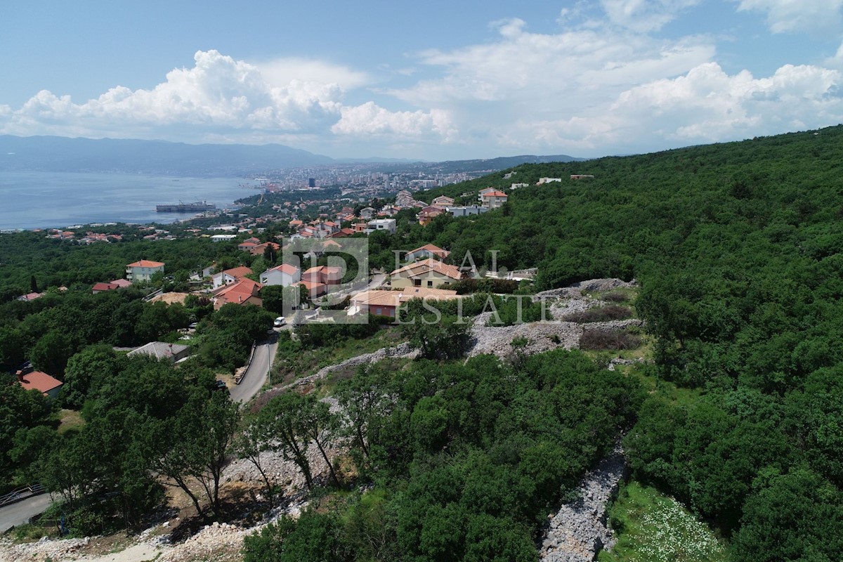 KOSTRENA - terreno con vista sul mare aperto