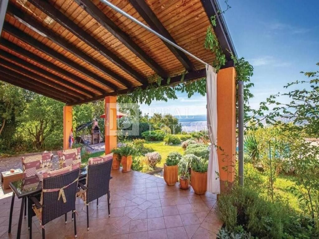 ŠMRIKA - villa splendidamente decorata su una proprietà spaziosa con vista sul mare